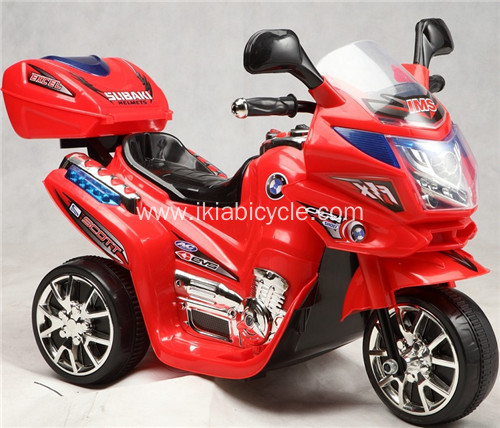 Baby Electric Ride sur moto