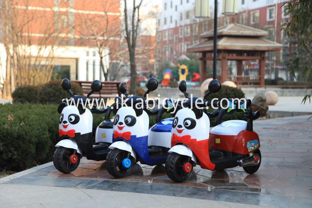 Tricycle électrique pour enfants de trois couleurs